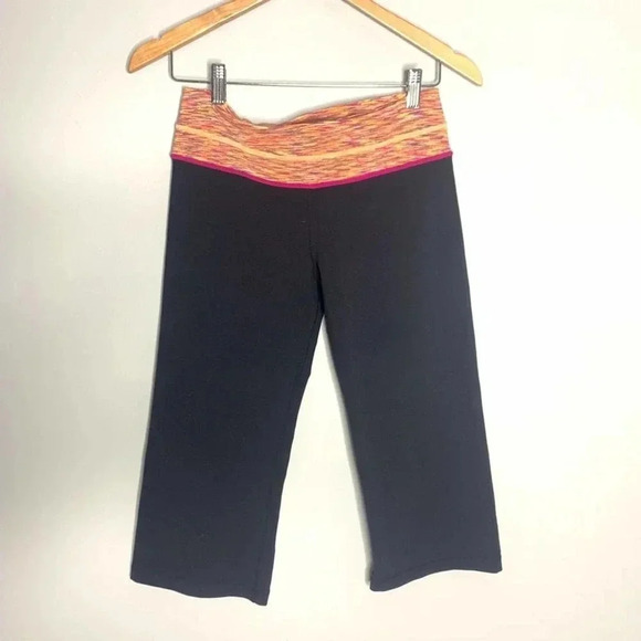 Lululemon Multi color Capri Size 6 EUC - Picture 4 of 4